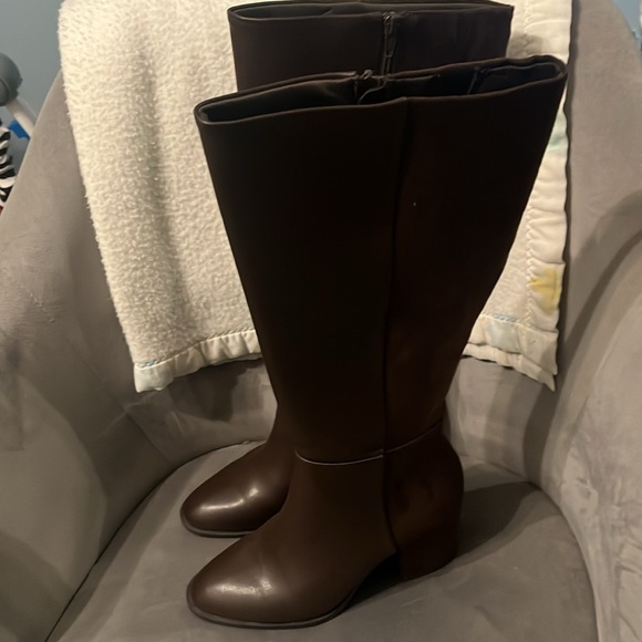 LC Lauren Conrad brown suede boots - Picture 3 of 4